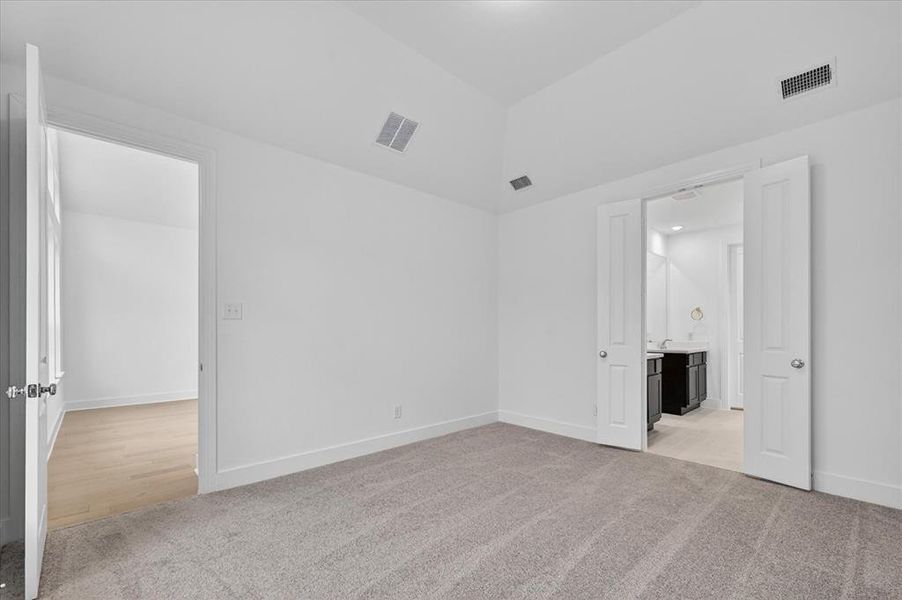 Spacious, unfurnished interior of a new home in Heritage Ranch, Sherman (Image 22).