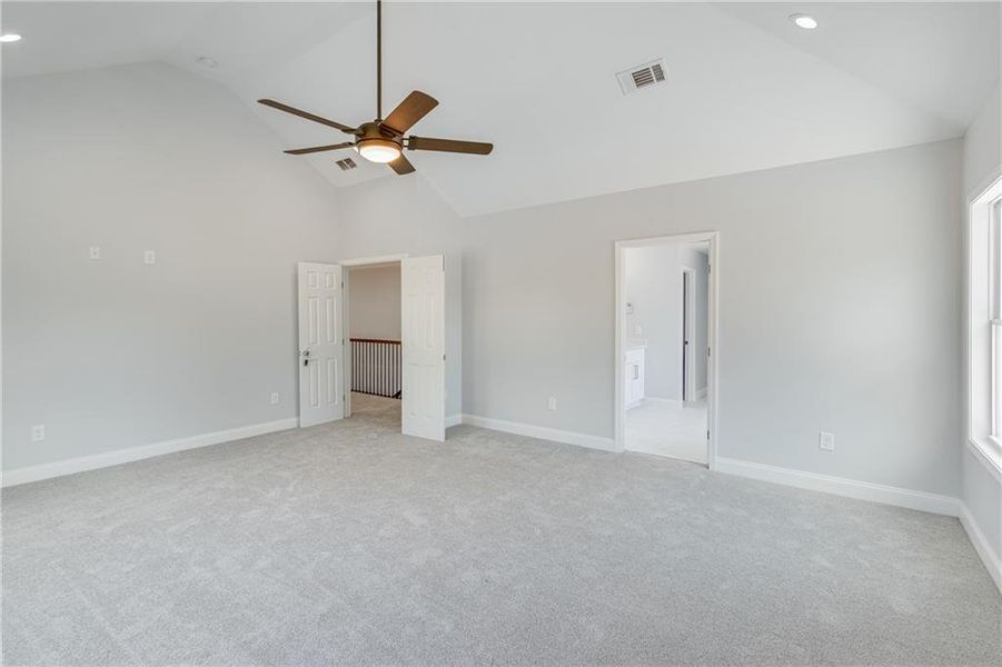 Spacious, unfurnished interior of a new home in , Gainesville (Image 41).