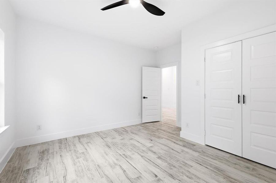 Spacious, unfurnished interior of a new home in , Gun Barrel City (Image 22).