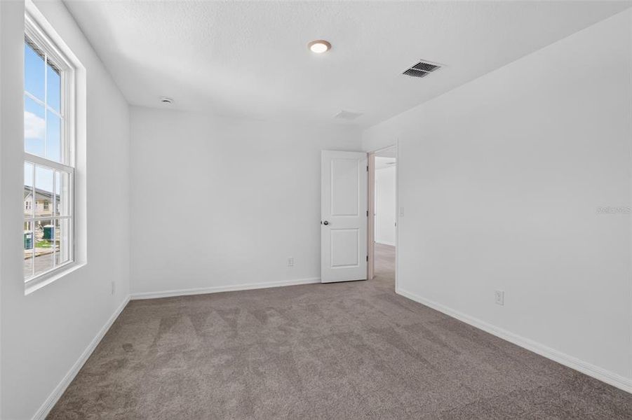 Spacious, unfurnished interior of a new home in , Kissimmee (Image 18).