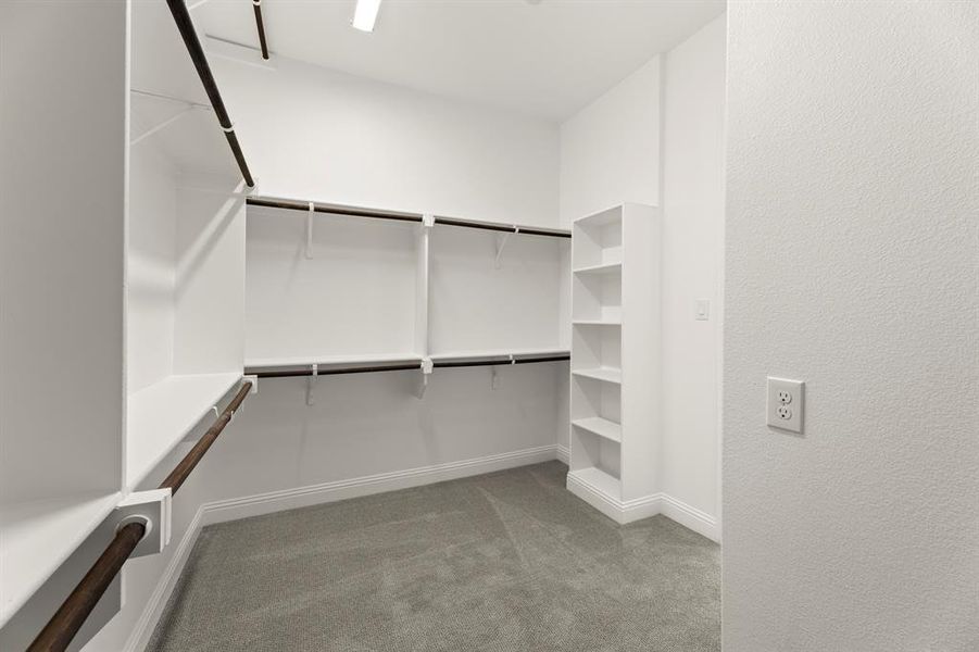 19. 2704 Emerald Shallows - Closet