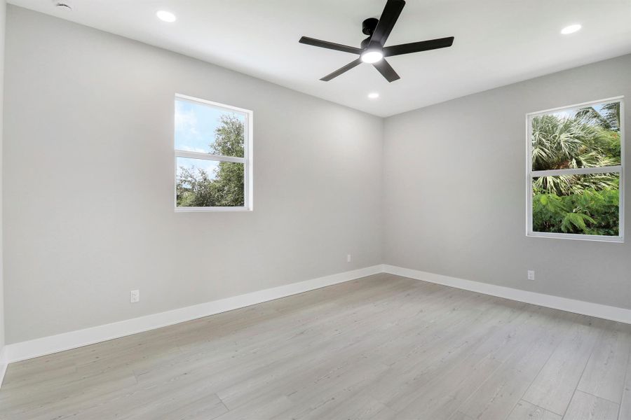 Spacious, unfurnished interior of a new home in , Jensen Beach (Image 47).