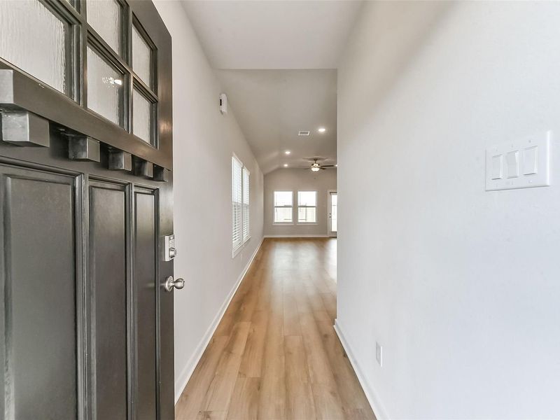 Spacious, unfurnished interior of a new home in River Ranch Meadows, Dayton (Image 24).