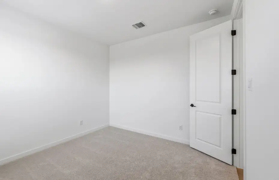 Spacious, unfurnished interior of a new home in Kuempel Farms, Pflugerville (Image 31).