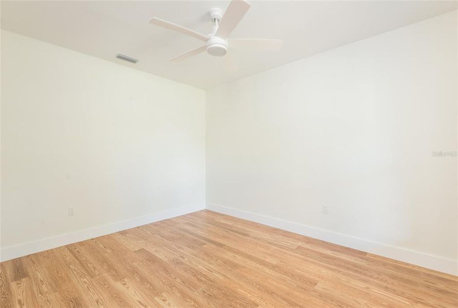 Spacious, unfurnished interior of a new home in , Tampa (Image 32).