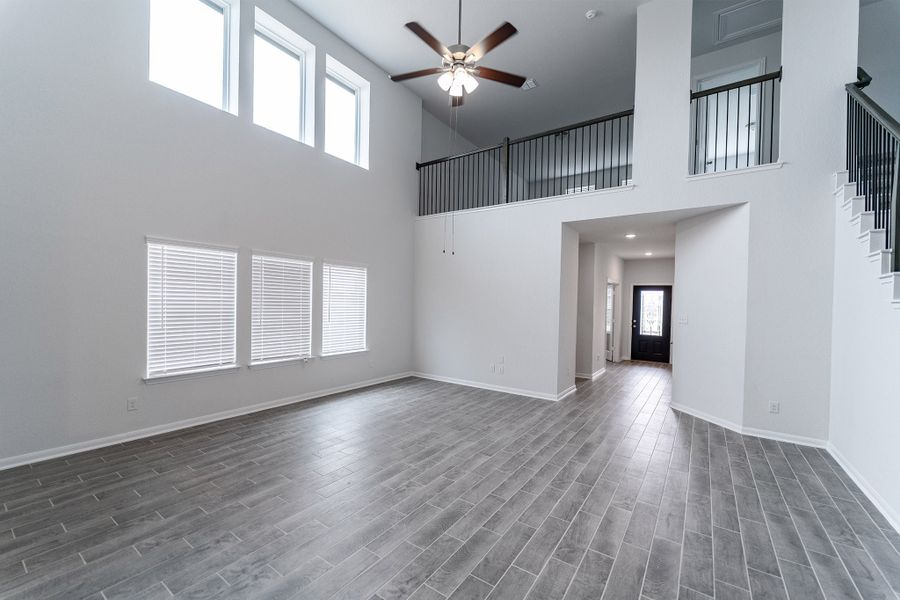 Spacious, unfurnished interior of a new home in Hannah Heights, Seguin (Image 9).