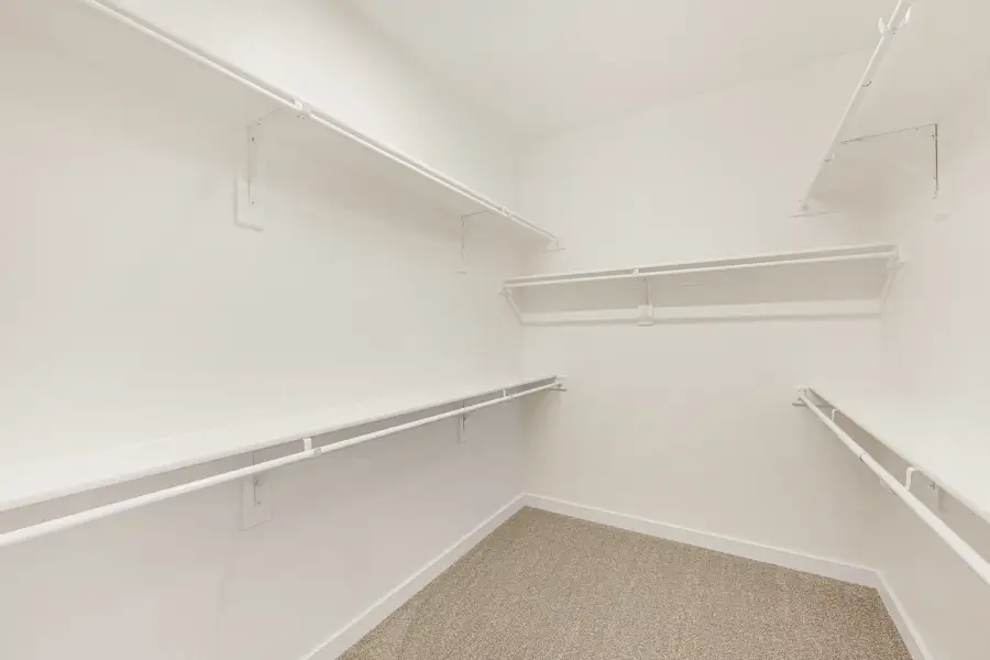 Spacious, unfurnished interior of a new home in Ten Mile Creek, Celina (Image 39).