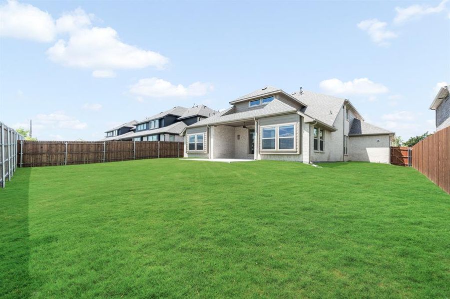 Exterior details and patio area of a home in Mockingbird Heights, Midlothian (Image 26).