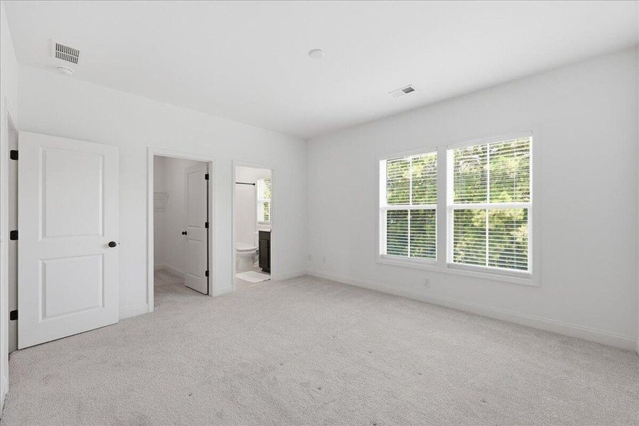 Spacious, unfurnished interior of a new home in , Summerville (Image 38).