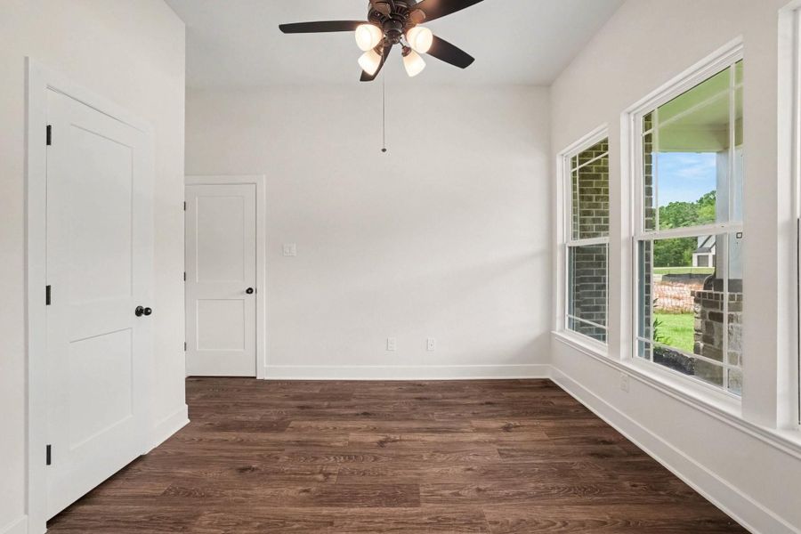 Spacious, unfurnished interior of a new home in Encino Estates, Dayton (Image 27).
