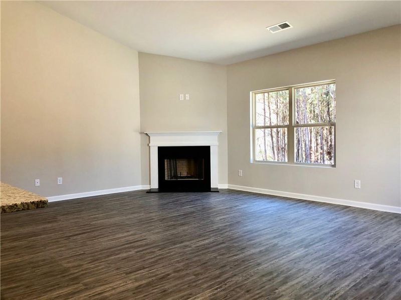 Spacious, unfurnished interior of a new home in , Villa Rica (Image 7).