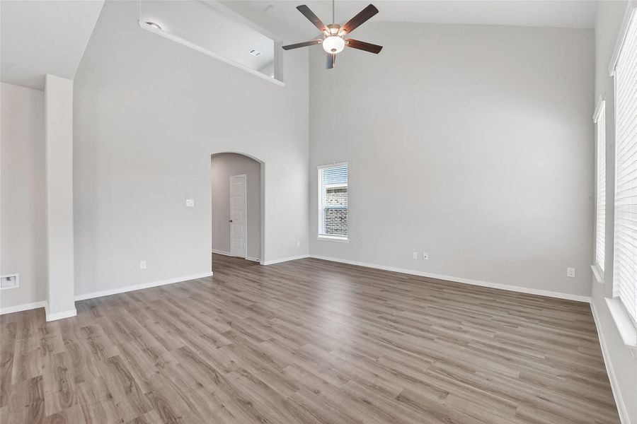 Spacious, unfurnished interior of a new home in Rollingbrook Estates, Baytown (Image 19). Spacious, unfurnished interior of a new home in Rollingbrook Estates, Baytown (Image 19).