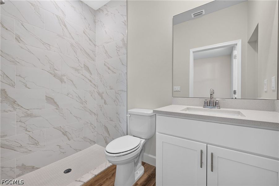 Furnished interior view inside a new home in Cape Coral, Cape Coral (Image 11).