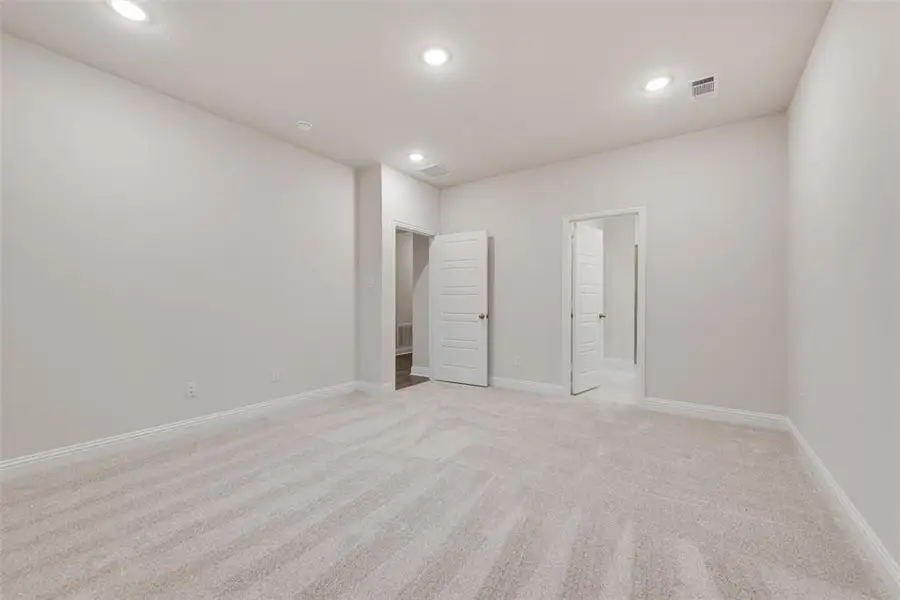 Spacious, unfurnished interior of a new home in Creekside of Crowley, Crowley (Image 25).