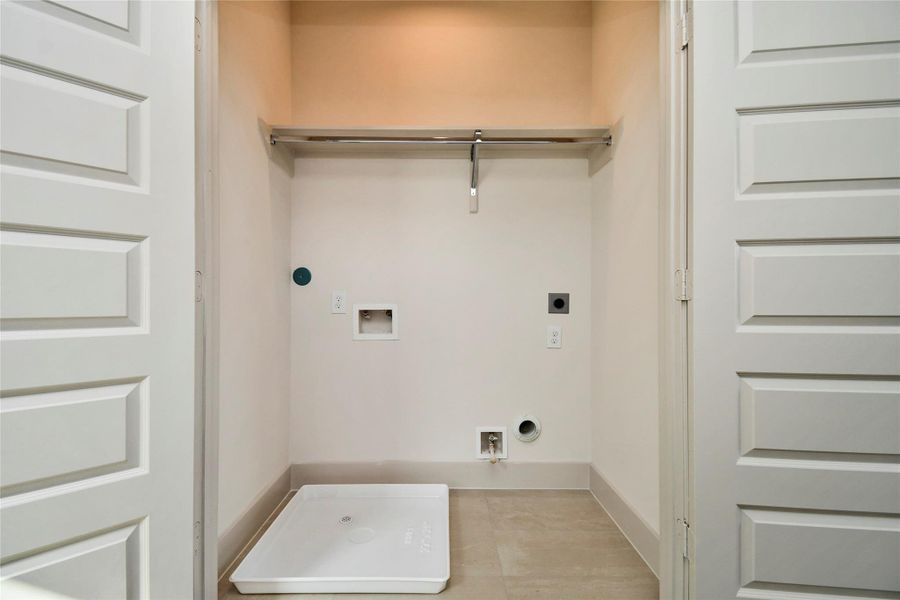 Photos are of the same floorplan, different community. Selections & finishes may vary Photos are of the same floorplan, different community. Selections & finishes may vary