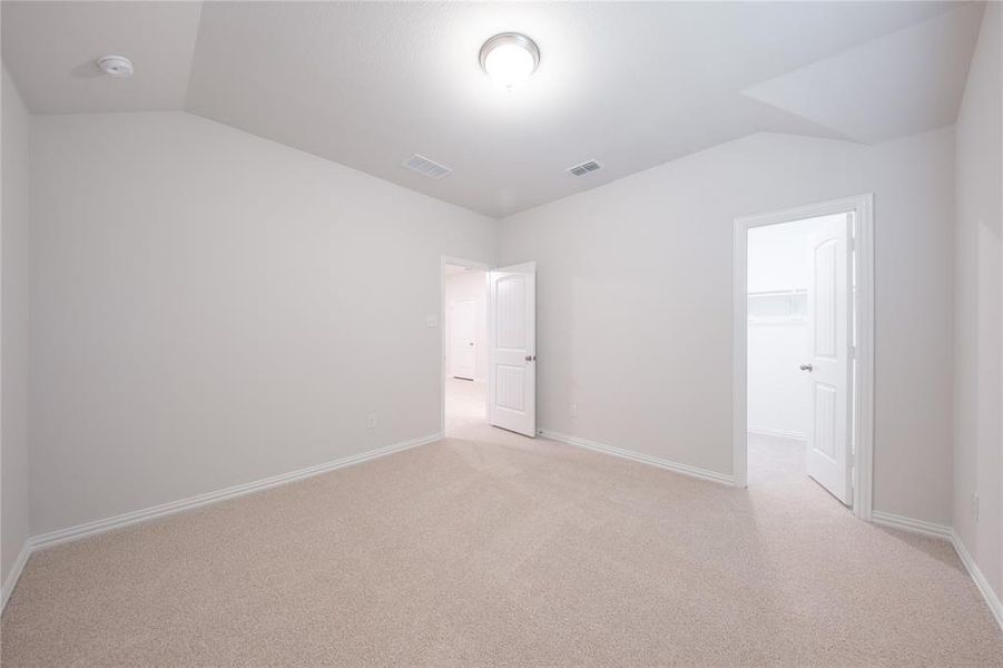 Spacious, unfurnished interior of a new home in Lake Pointe: Lake Pointe at Paloma Creek, Little Elm (Image 18).