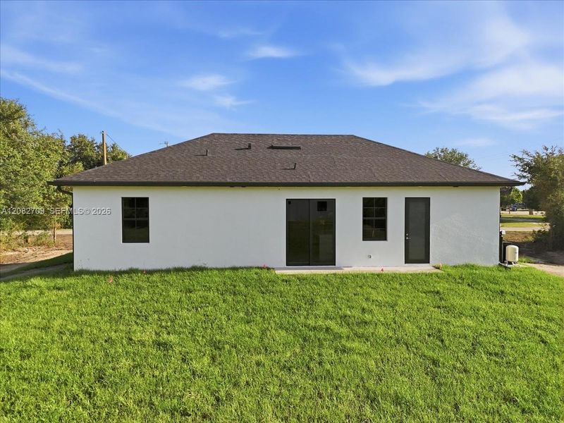 Exterior details and patio area of a home in , Lehigh Acres (Image 4).