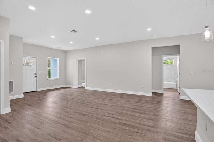 Spacious, unfurnished interior of a new home in , Citrus Springs (Image 14).