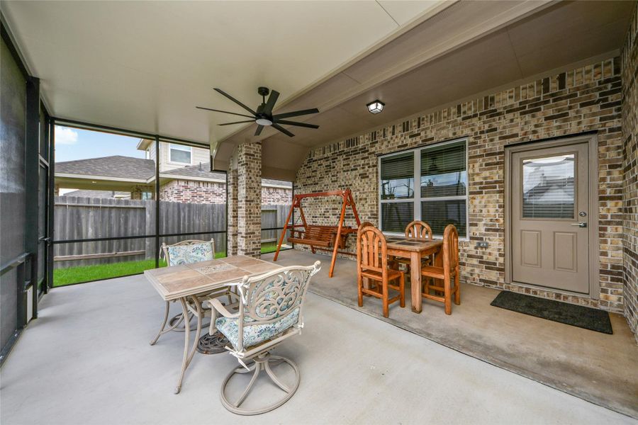 Exterior details and patio area of a home in Elm Estates, Angleton (Image 29).