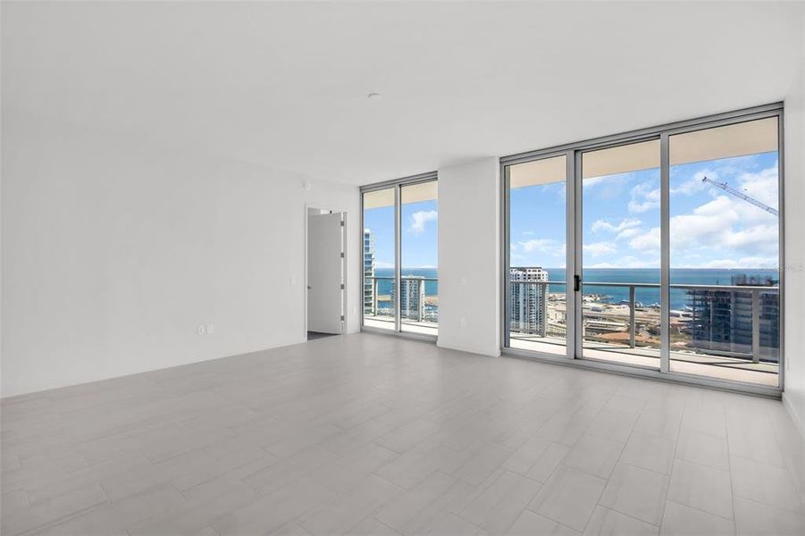 Spacious, unfurnished interior of a new home in , St. Petersburg (Image 25).