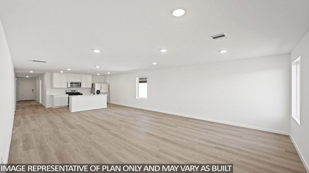 Spacious, unfurnished interior of a new home in Sunterra Lakes, Brookshire (Image 12).