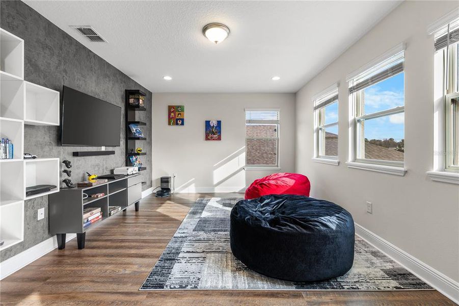 Furnished interior view inside a new home in , Winter Garden (Image 14).