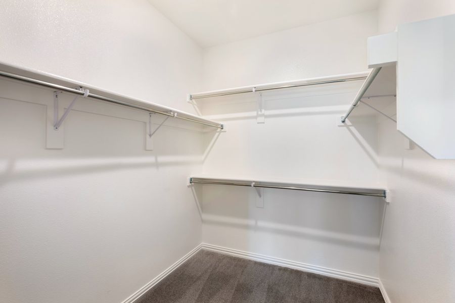 Spacious, unfurnished interior of a new home in Edgewater, Fate (Image 24).