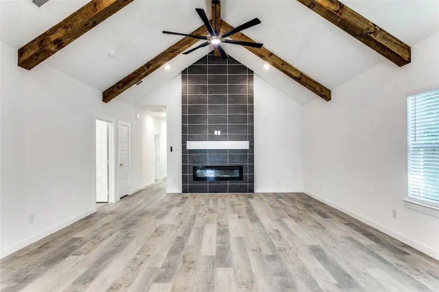 Spacious, unfurnished interior of a new home in , Fort Worth (Image 23).