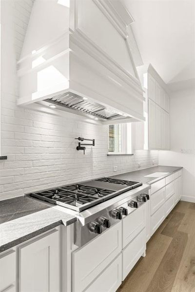 24. 3409 Alysheba - Kitchen (5)