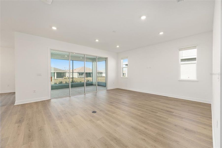 Spacious, unfurnished interior of a new home in , Ocala (Image 13).