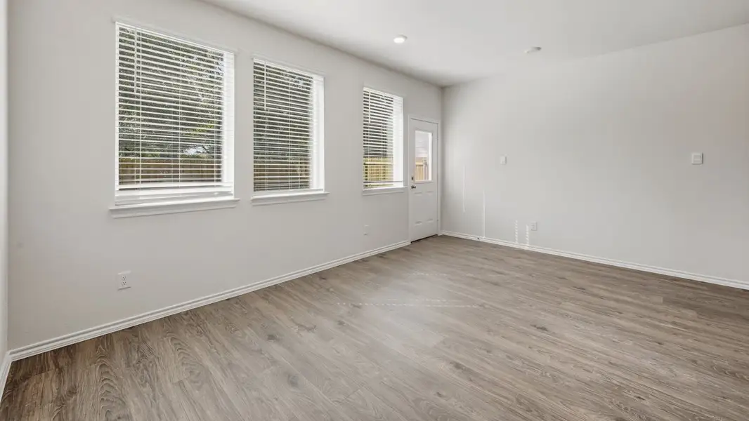 Spacious, unfurnished interior of a new home in Arbor Trails South, Princeton (Image 5).