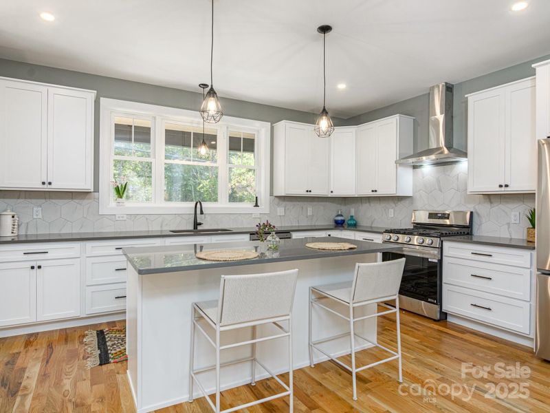 Sparkling Kitchen Ready to Entertain