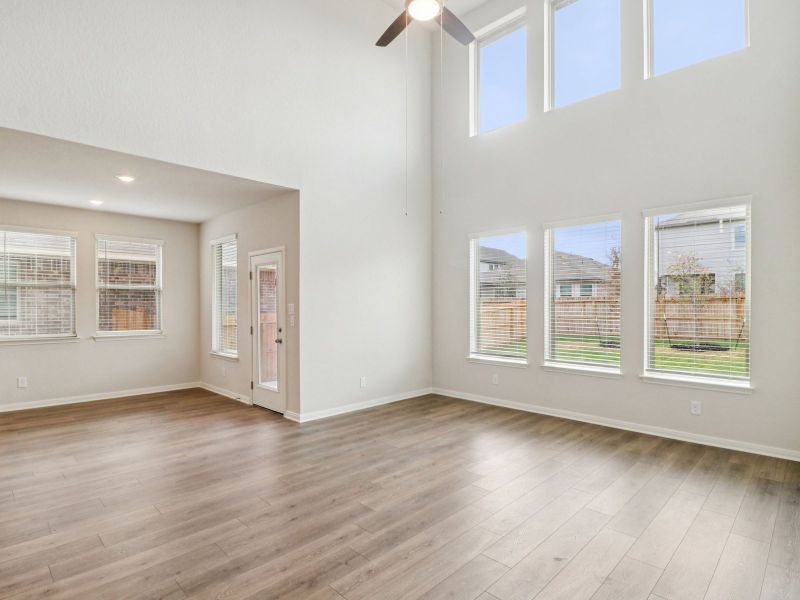 Spacious, unfurnished interior of a new home in Fox Falls, Boerne (Image 15).