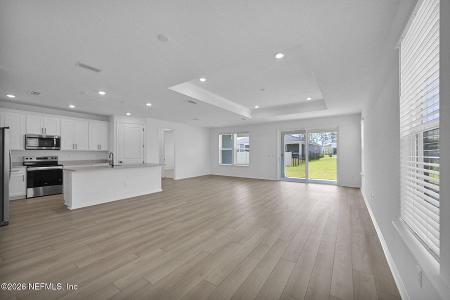 Spacious, unfurnished interior of a new home in Hyland Trail, Green Cove Springs (Image 21).
