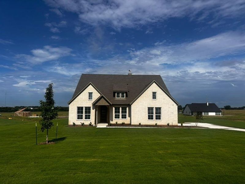 Exterior details and patio area of a home in Hillview Addition, Decatur (Image 3).
