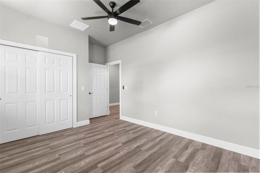 Spacious, unfurnished interior of a new home in , Weeki Wachee (Image 38).
