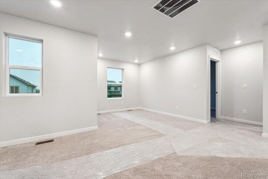 Spacious, unfurnished interior of a new home in Legato, Commerce City (Image 13).