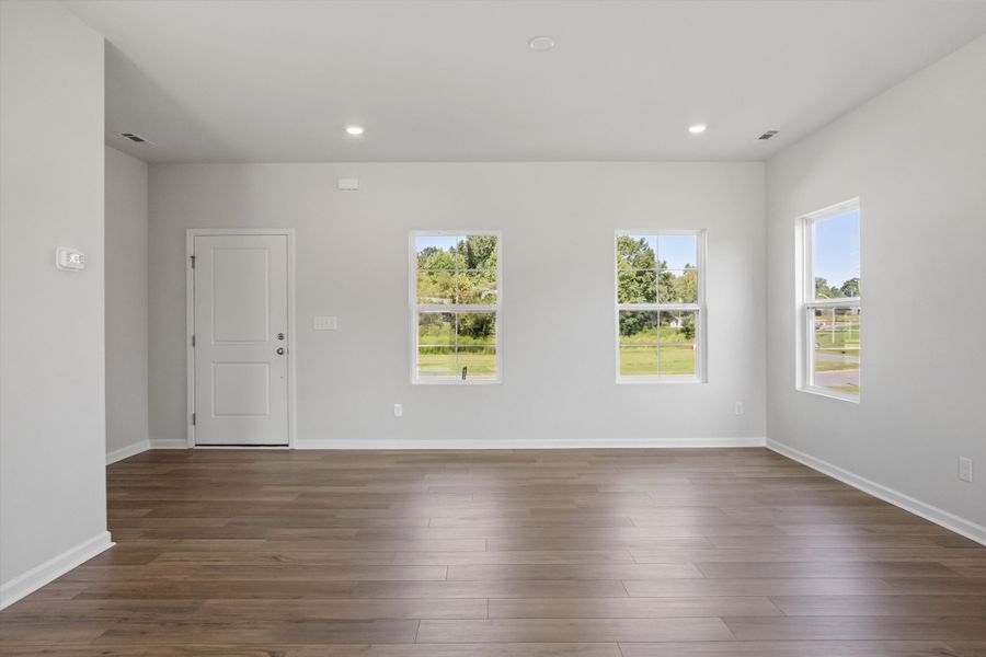 Spacious, unfurnished interior of a new home in Cambridge Reserve, Angier (Image 13).