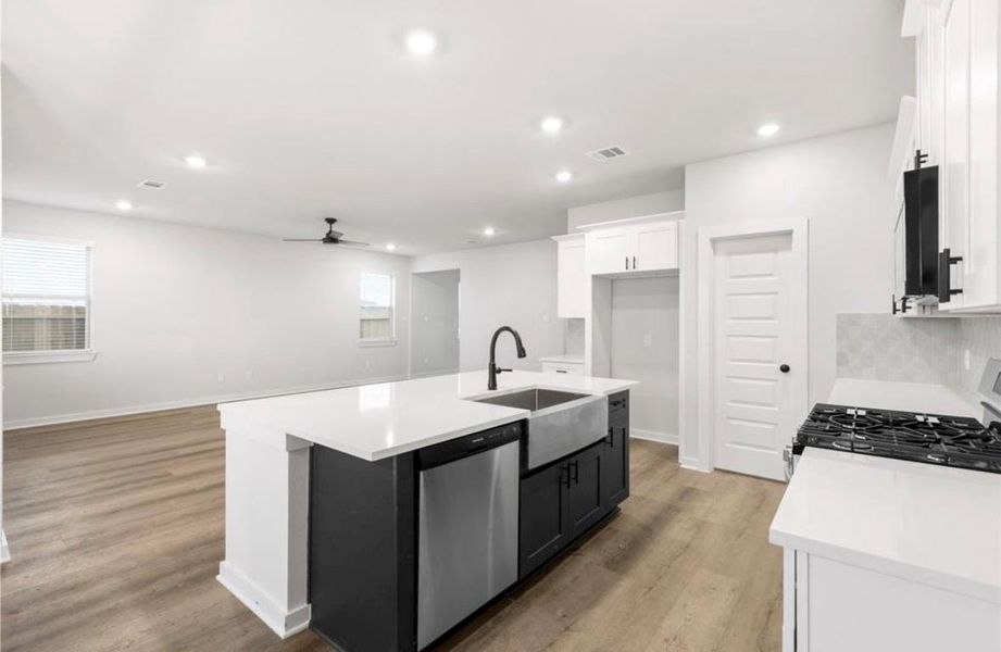 Furnished interior view inside a new home in Glendale Lakes, Rosharon (Image 8). Furnished interior view inside a new home in Glendale Lakes, Rosharon (Image 8).