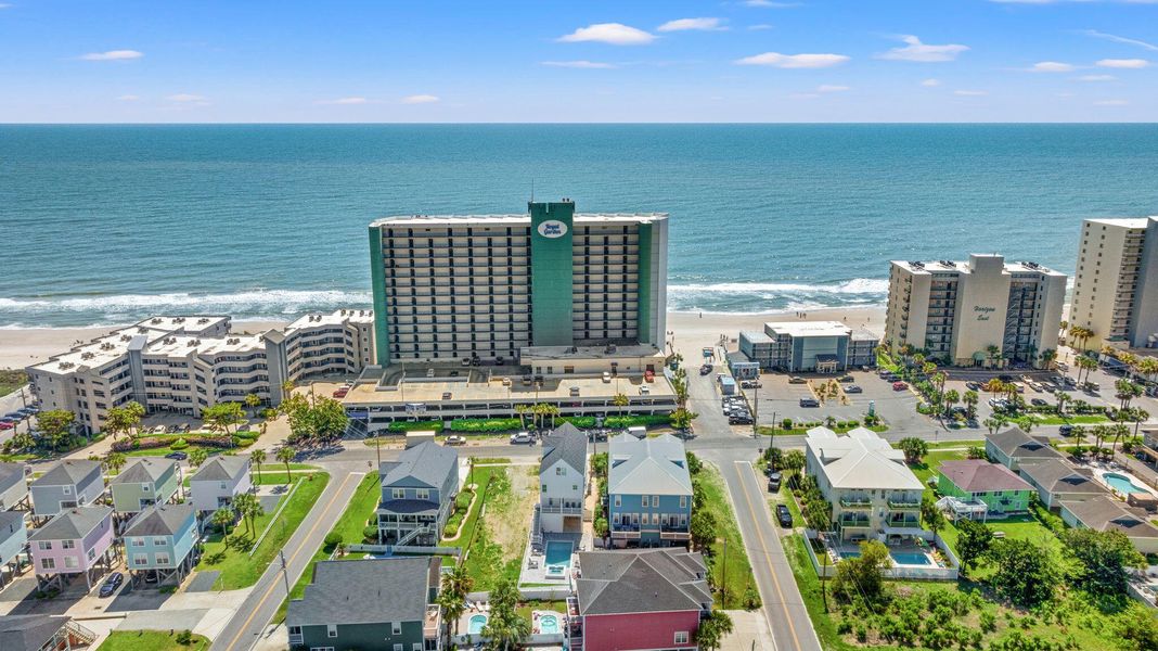 Condo located in Murrells Inlet, SC showcasing its design and architecture (Image 6).