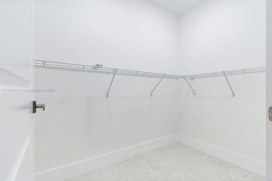 Spacious, unfurnished interior of a new home in , Fort Lauderdale (Image 17).