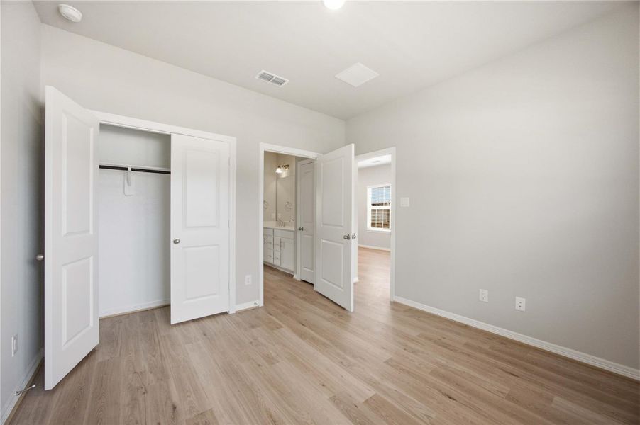 Spacious, unfurnished interior of a new home in , Houston (Image 9).