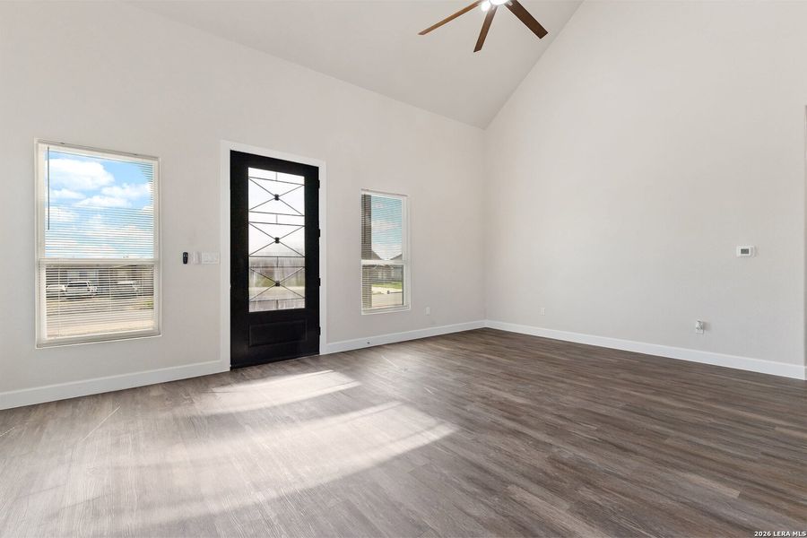Spacious, unfurnished interior of a new home in , Atascosa (Image 31).