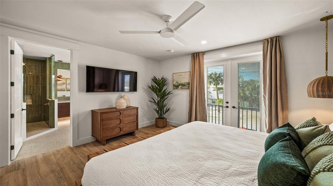 Furnished interior view inside a new home in , Sarasota (Image 46).