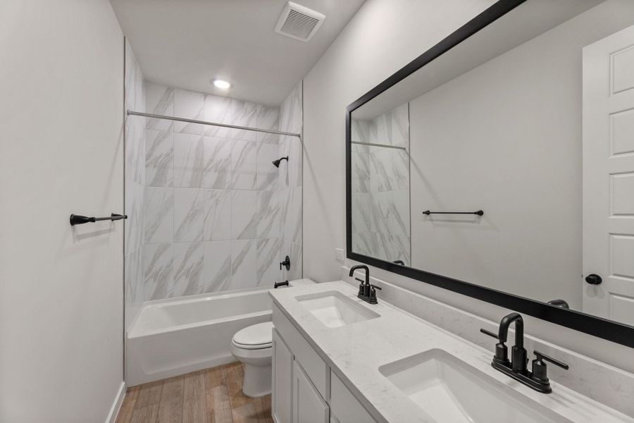 Representative furnished interior of a home built from the Pecos by Hakes Brothers in Veranda Designer, San Antonio (Image 13).