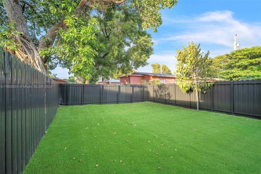Exterior details and patio area of a home in , Miami (Image 38).