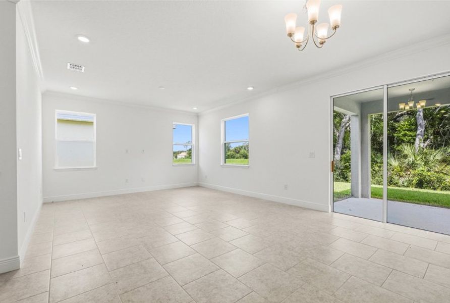 Spacious, unfurnished interior of a new home in Eden Hills, Lake Alfred (Image 26).