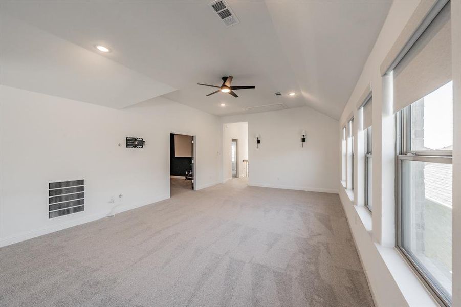 Spacious, unfurnished interior of a new home in Pecan Square, Northlake (Image 28).