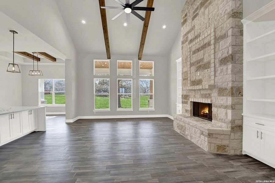 Spacious, unfurnished interior of a new home in , La Vernia (Image 33).