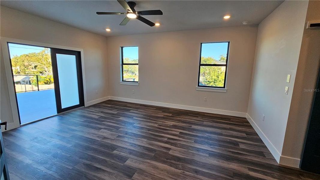 Spacious, unfurnished interior of a new home in , Tampa (Image 51).